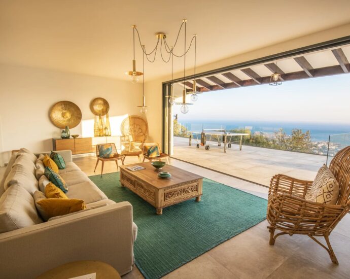 L&rsquo;Île Rousse, Occiglioni, villa d&rsquo;architecte, 6 chambres, piscine, vue panoramique mer, poche plage