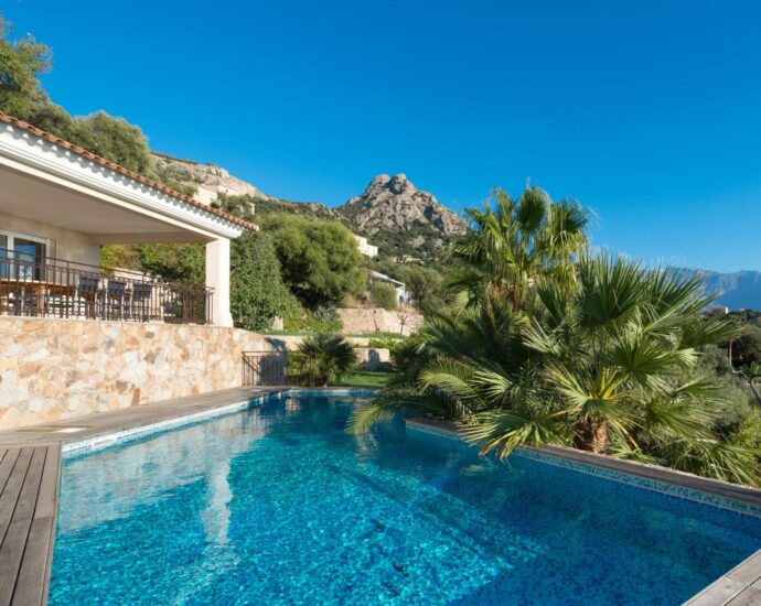 Lumio, 6-bedroom villa, panoramic sea view, swimming pool, close to beaches.