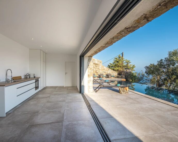L&rsquo;Île Rousse, Occiglioni, villa d&rsquo;architecte, 6 chambres, piscine, vue panoramique mer, poche plage