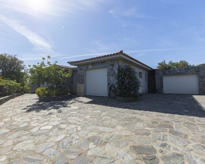 Favone, villa plage à pied, vue mer et montagnes, 4 chambres, piscine à débordement et chauffée