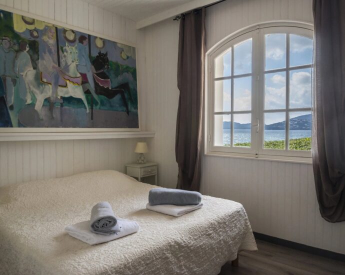 Porto-Vecchio, Cala Rossa, Domaine privé, pied dans l&rsquo;eau, 2 chambres, vue mer