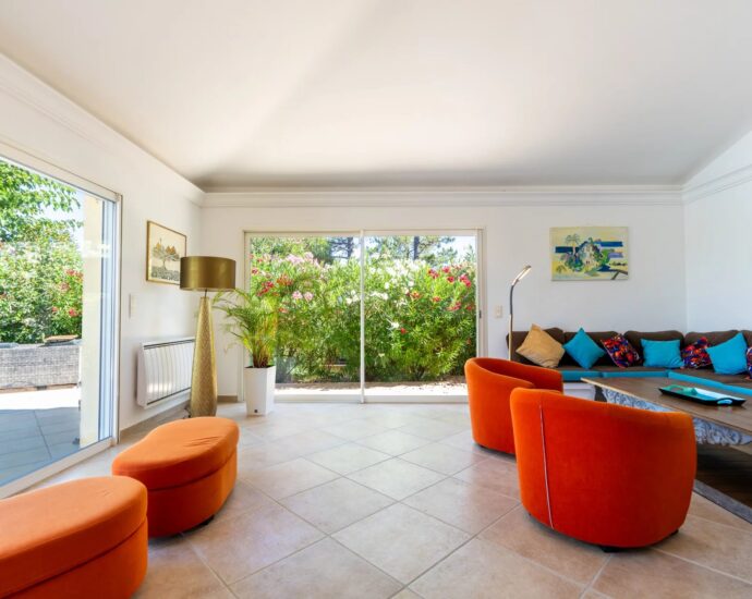 Favone, Villa pied dans l&rsquo;eau, 5 chambres, piscine, vue mer panoramique, plage à pied