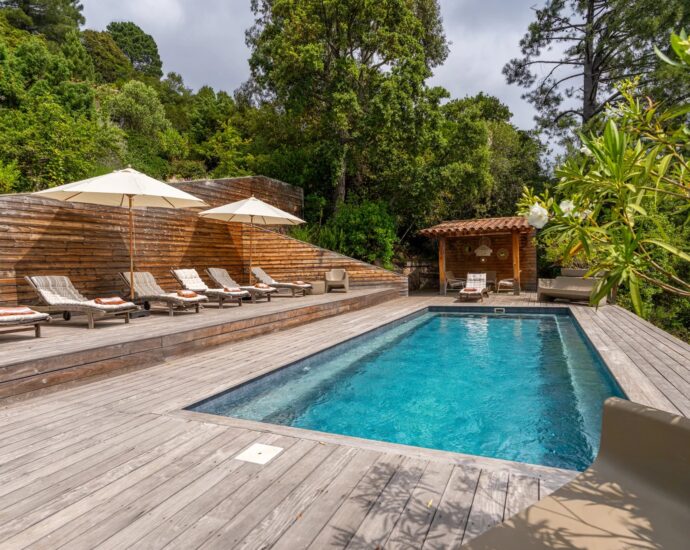 Porto-Vecchio, 3 villas, 7 bedrooms, swimming pool, sea and mountain views, near beach