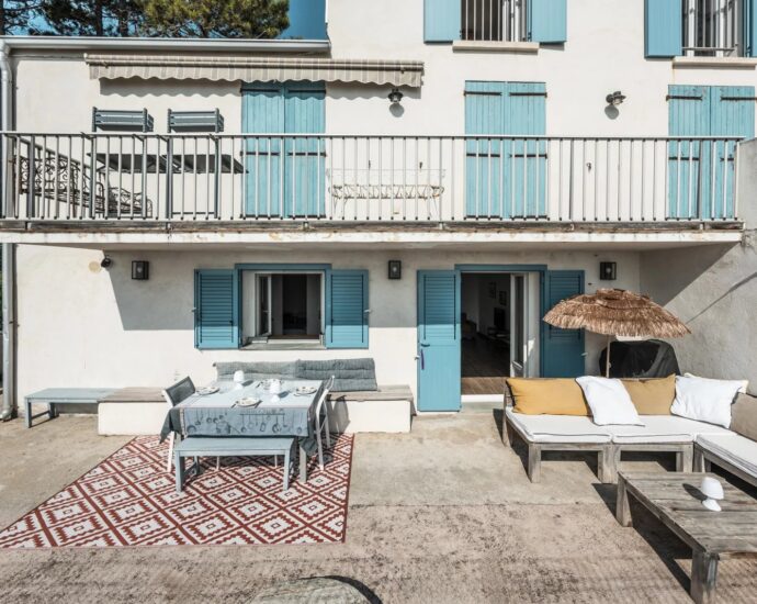 Lavasina, Appartement pied dans l’eau, terrasse, vue mer panoramique, plage à pied