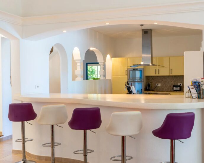 Favone, Villa pied dans l&rsquo;eau, 5 chambres, piscine, vue mer panoramique, plage à pied