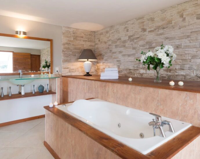 Lumio, Villa 6 chambres, vue mer panoramique, piscine, proche des plages.