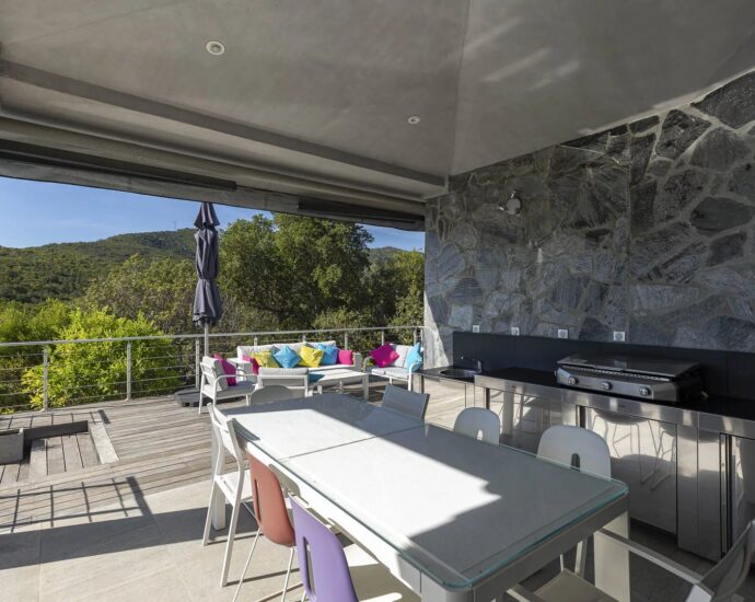 Favone, villa plage à pied, vue mer et montagnes, 4 chambres, piscine à débordement et chauffée