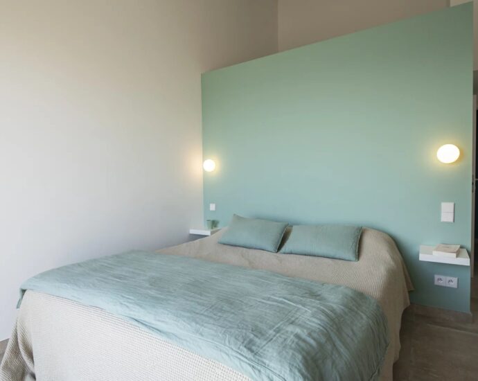 L&rsquo;Île Rousse, Occiglioni, villa d&rsquo;architecte, 6 chambres, piscine, vue panoramique mer, poche plage