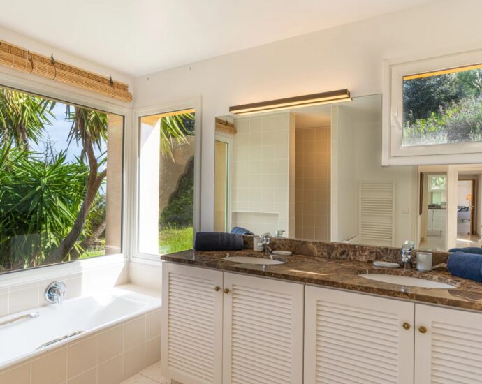 Calvi, villa, 5 bedroom, panoramic sea view, heated pool, close to beaches