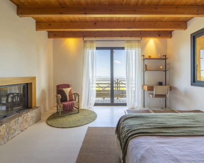 Porto-Vecchio, 3 villas, 7 bedrooms, swimming pool, sea and mountain views, near beach