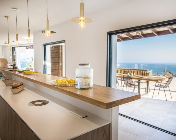 L&rsquo;Île Rousse, Occiglioni, villa d&rsquo;architecte, 6 chambres, piscine, vue panoramique mer, poche plage