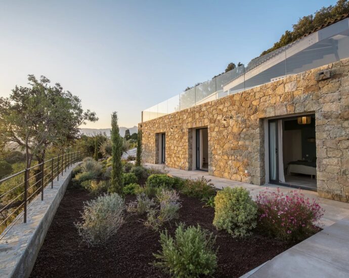 L&rsquo;Île Rousse, Occiglioni, villa d&rsquo;architecte, 6 chambres, piscine, vue panoramique mer, poche plage