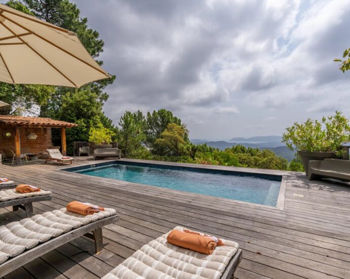 Porto-Vecchio, 3 villas, 7 bedrooms, swimming pool, sea and mountain views, near beach