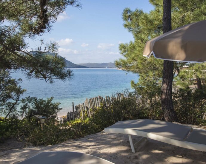 Porto-Vecchio, Cala Rossa, Domaine privé, pied dans l&rsquo;eau, 2 chambres, vue mer