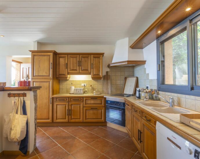 Porto-Vecchio, 3 villas, 7 bedrooms, swimming pool, sea and mountain views, near beach