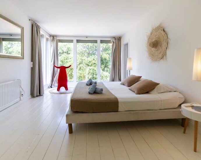 Sainte-Lucie de Porto-Vecchio, 8-Bedroom Villa, Pool, Sea View, Close to the Beach