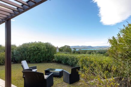 Exclusivité, Arasu, Villa 3 chambres, avec piscine, vue mer, à proximité de la plage du Cabanon Bleu