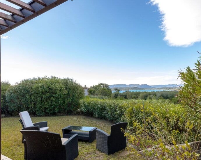 Exclusivité, Arasu, Villa 3 chambres, avec piscine, vue mer, à proximité de la plage du Cabanon Bleu