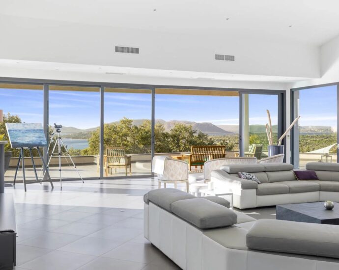 Arasu , Villa contemporaine, 8 chambres, piscine à  débordement, vue mer panoramique, proche plage