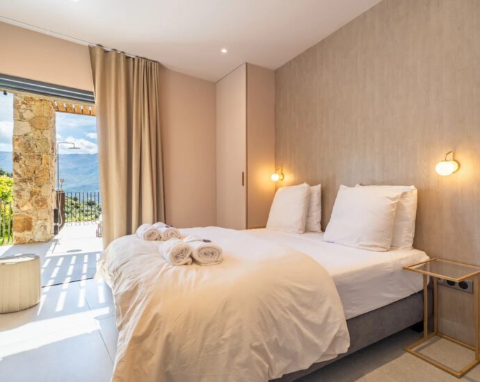 Santa-Reparata Di Balagna, 4 chambres, piscine, vue panoramique lac et montagnes