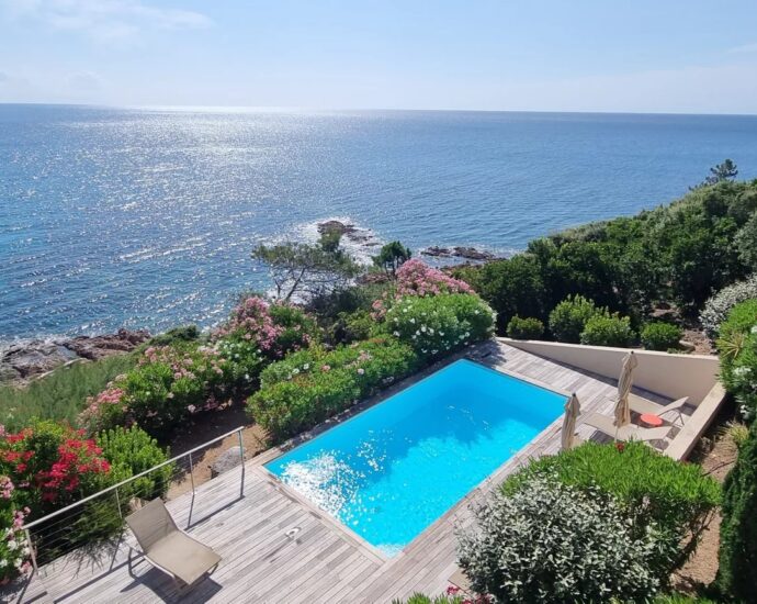 Pinarello, villa, 4 chambres, piscine, pied dans l&rsquo;eau, vue mer