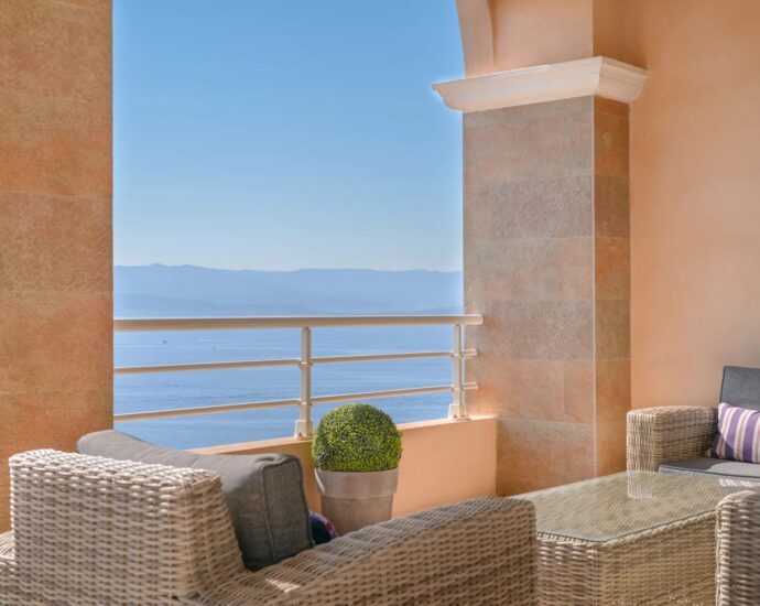 Ajaccio, Duplex Apartment, 4 Bedrooms, terrace, panoramic sea View, close to the Beach