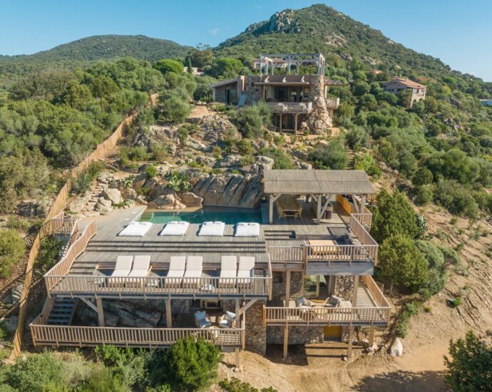 Olmeto, Villa contemporaine, vue mer et montagnes, 6 chambres,  piscine, proche plage