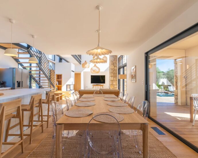 Exclusivité, Pinarello, Villa neuve en pierre, 4 chambres, piscine, vue mer et plage à pied