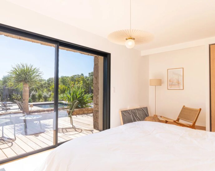 Exclusivité, Pinarello, Villa neuve en pierre, 4 chambres, piscine, vue mer et plage à pied