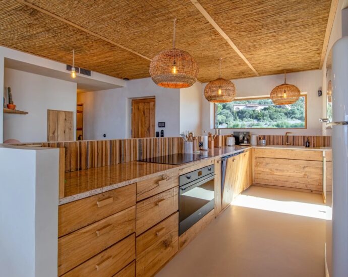 Olmeto, Villa contemporaine, vue mer et montagnes, 6 chambres,  piscine, proche plage