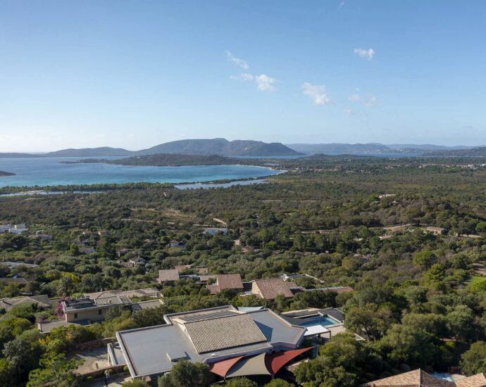 Arasu , Villa contemporaine, 8 chambres, piscine à  débordement, vue mer panoramique, proche plage