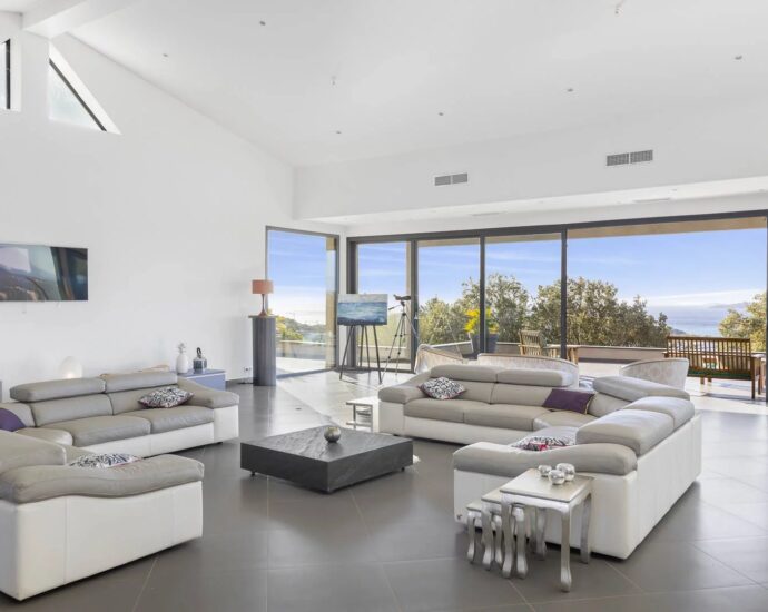 Arasu , Villa contemporaine, 8 chambres, piscine à  débordement, vue mer panoramique, proche plage