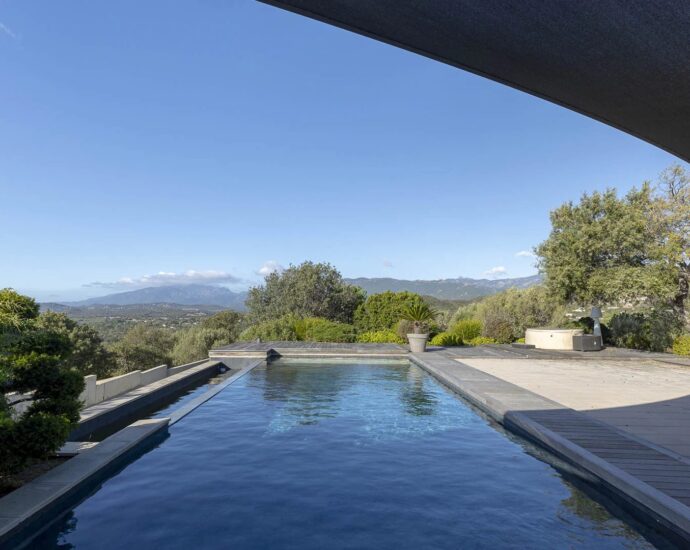 Arasu , Villa contemporaine, 8 chambres, piscine à  débordement, vue mer panoramique, proche plage