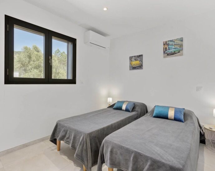 Exclusivité , Sainte-Lucie de Porto-Vecchio, Villa 4 chambres, piscine, vue montagnes, proche piscines naturelles et plages