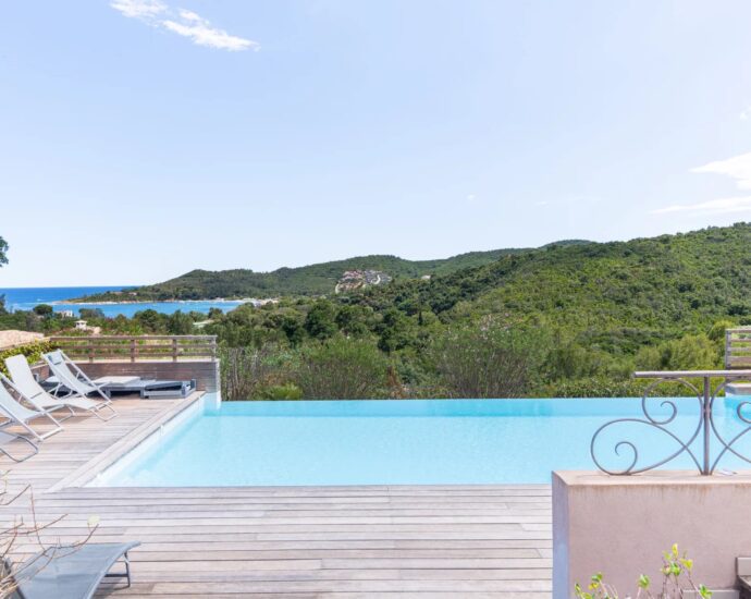 Favone, villa vue mer, 4 chambres, piscine, proche plage