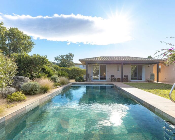 Exclusivité, Arasu, Villa 3 chambres, avec piscine, vue mer, à proximité de la plage du Cabanon Bleu