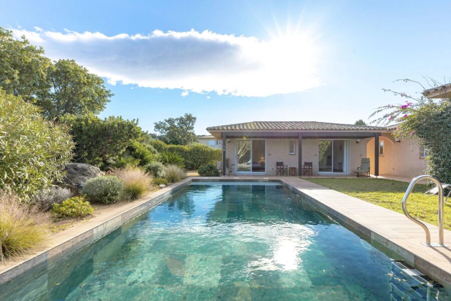 Exclusivité, Arasu, Villa 3 chambres, avec piscine, vue mer, à proximité de la plage du Cabanon Bleu