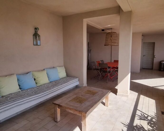 Pinarello, villa, 4 chambres, piscine, pied dans l&rsquo;eau, vue mer