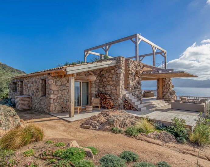 Olmeto, Villa contemporaine, vue mer et montagnes, 6 chambres,  piscine, proche plage