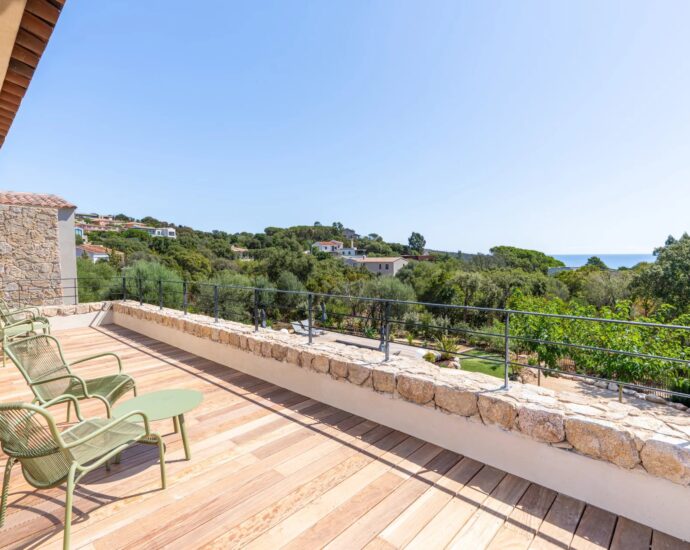 Exclusivité, Pinarello, Villa neuve en pierre, 4 chambres, piscine, vue mer et plage à pied