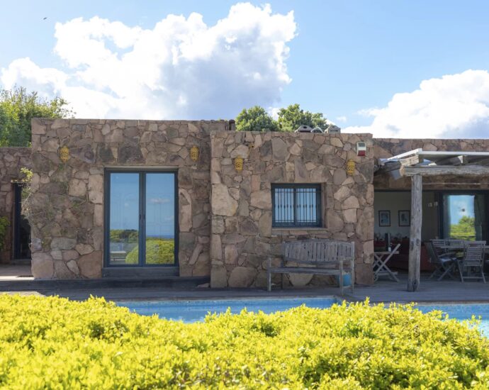 Porto-Vecchio, 3 Bedroom Villa, Pool, Sea and Mountain View