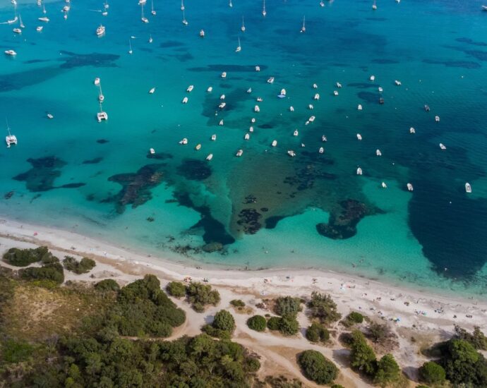 Arasu, Terrain à bâtir d&rsquo;environ 2 059 m&sup2; avec permis de construire, plage à pied