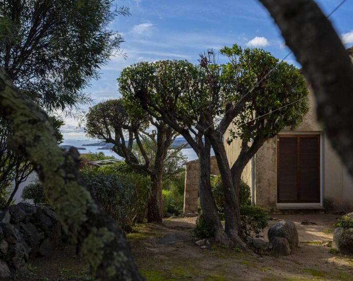 Sainte-Lucie de Porto-vecchio, Cavallone, architect-designed villa, 4 bedrooms, pool, sauna, panoramic sea view, close to the beach