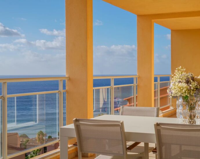 Ajaccio, Route des Sanguinaires, Appartement vue mer panoramique, 3 chambres, terrasse, plage à pied