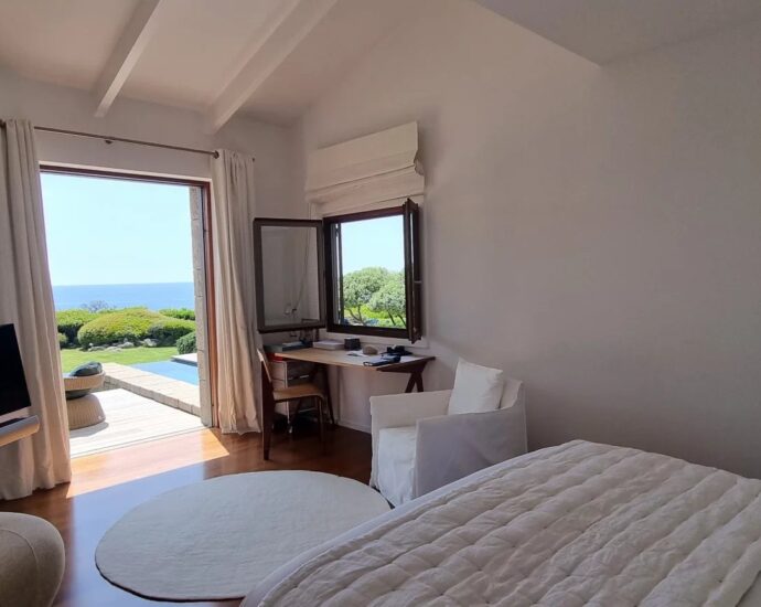 Cappiciola, Waterfront Property, 7 Bedrooms, 2 Pools, Direct Beach Access, Panoramic Sea Views