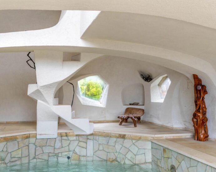 Sainte-Lucie de Porto-vecchio, Cavallone, architect-designed villa, 4 bedrooms, pool, sauna, panoramic sea view, close to the beach