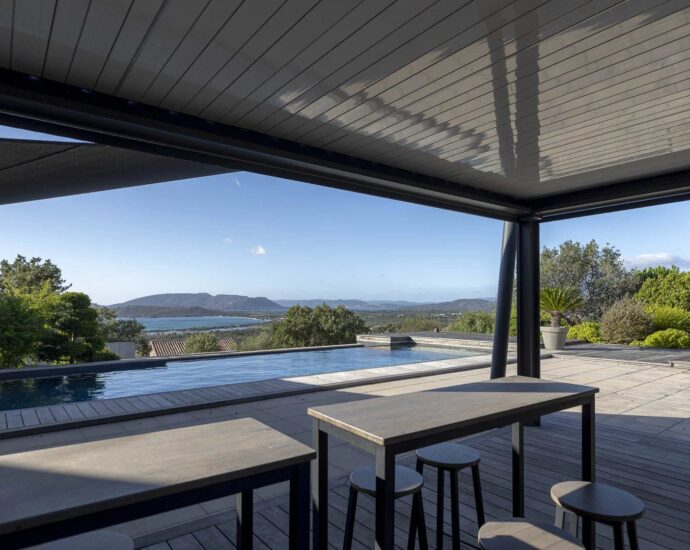 Arasu , Villa contemporaine, 8 chambres, piscine à  débordement, vue mer panoramique, proche plage