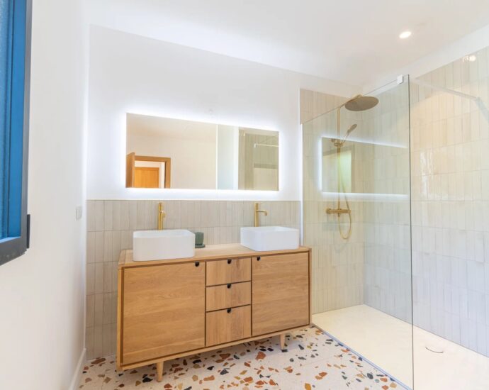 Exclusivité, Pinarello, Villa neuve en pierre, 4 chambres, piscine, vue mer et plage à pied