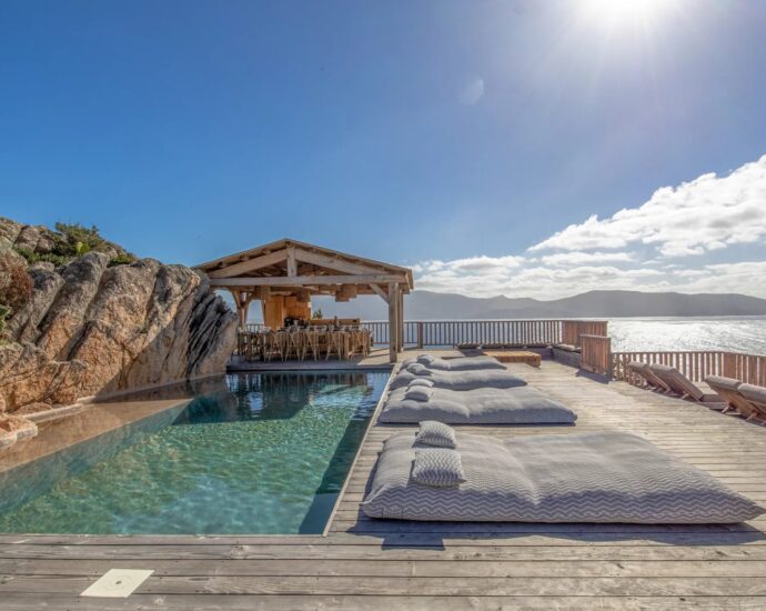 Olmeto, Villa contemporaine, vue mer et montagnes, 6 chambres,  piscine, proche plage