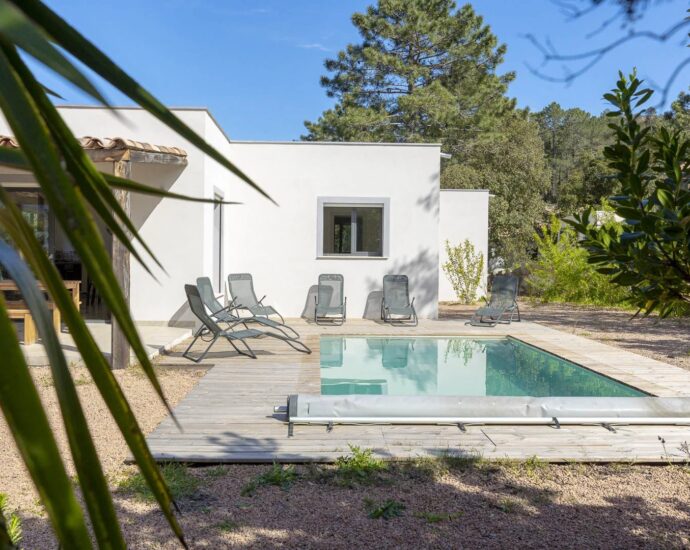 Exclusivité , Sainte-Lucie de Porto-Vecchio, Villa 4 chambres, piscine, vue montagnes, proche piscines naturelles et plages